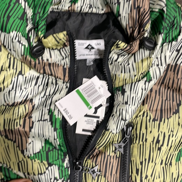 Brand new with tags LRG lightly insulated puffy jacket. Multiple sizes available - Picture 4 of 7